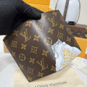 Uubags Louis Vuitton M25753 Passport Cover Travels With Grace Coddington 10x2.5x14cm - 4
