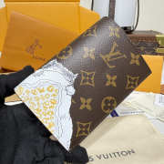 Uubags Louis Vuitton M25753 Passport Cover Travels With Grace Coddington 10x2.5x14cm - 2