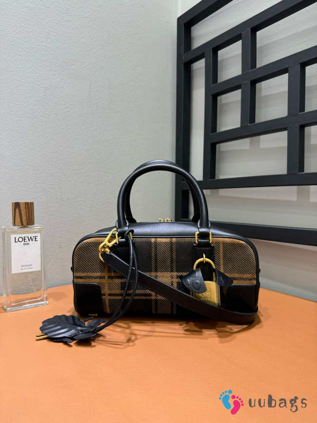 Uubags Loewe Amazona 23 Cropped Bag In Tartan Suede and Napa Calfskin Tan/Black 11x23x10cm - 1