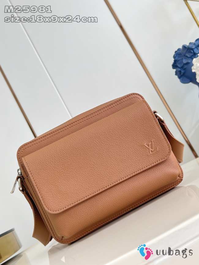 Uubags Louis Vuitton Aerogram Boarding Messenger Bag Natural Color 18x9x24cm - 1