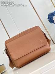 Uubags Louis Vuitton Aerogram Boarding Messenger Bag Natural Color 18x9x24cm - 1