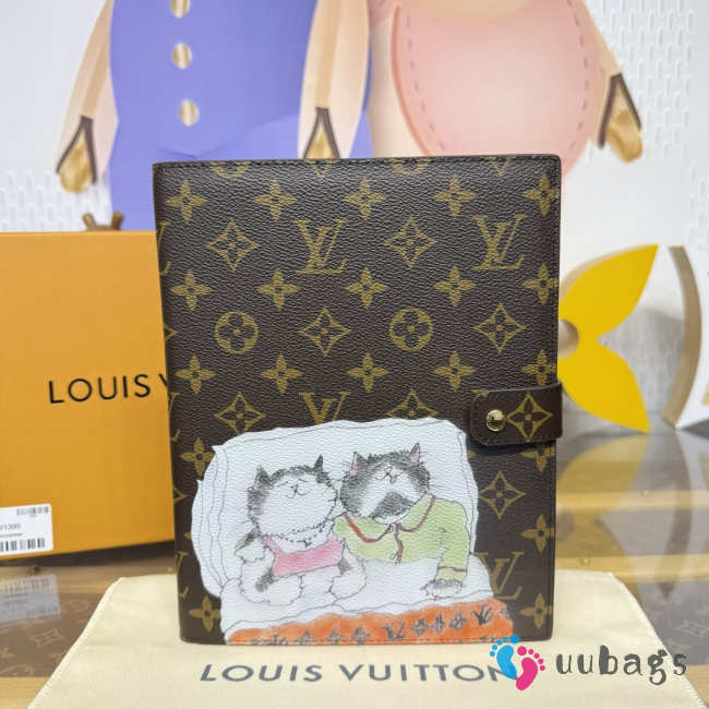 Uubags Louis Vuitton GI1395 Monogram Notebook Cover Cats Illustration 18x2x23cm - 1