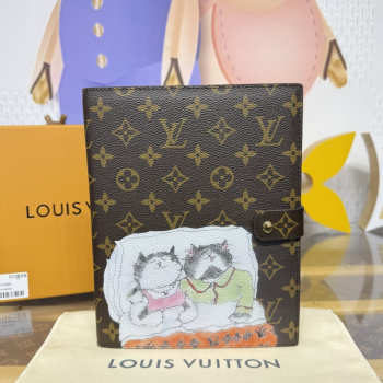 Uubags Louis Vuitton GI1395 Monogram Notebook Cover Cats Illustration 18x2x23cm