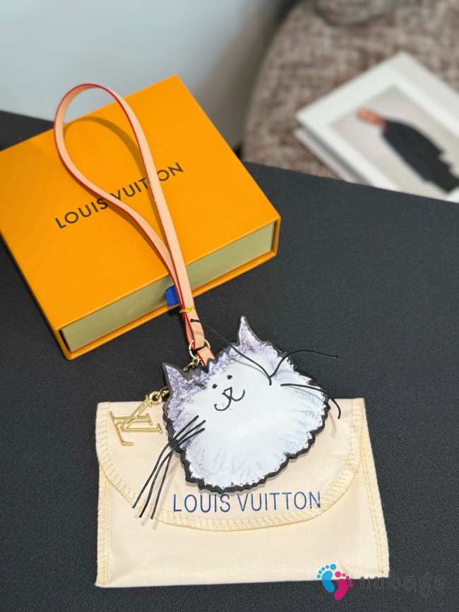 Uubags Louis Vuitton M02944 Cat Bag Hanging Accessories Gray - 1