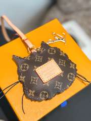 Uubags Louis Vuitton M02944 Cat Bag Hanging Accessories Gray - 3
