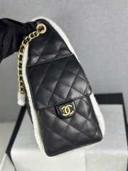 Uubags Chanel 25 Small Handbag Grained Shearling Leather & Gold Metallic Black & White 30x26x14cm - 5