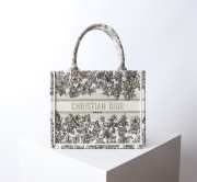 Uubags Small Dior Book Tote Bag in Beige Multicolor Toile de Jouy Flower Embroidery 26.5x21x14cm - 1