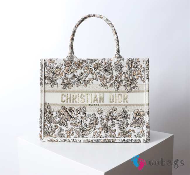 Uubags Medium Dior Book Tote Bag in Beige Multicolor Toile de Jouy Flower Embroidery 36.5x28x14cm - 1