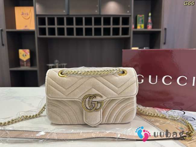 Uubags Gucci Beige Velvet GG Marmont Metelasse Shoulder Bag 26x15x7cm (L) - 1