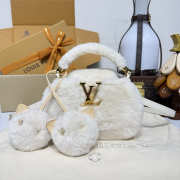 Uubags Louis Vuitton Capusnow Bag In Cream Shearling 20x11x13cm - 1