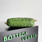 Uubags Bottega Veneta Knot Clutch Bag On Strap In Green Lambskin 20.5x6x12.5cm - 4