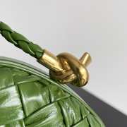 Uubags Bottega Veneta Knot Clutch Bag On Strap In Green Lambskin 20.5x6x12.5cm - 2