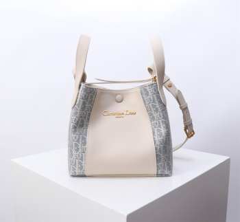 Uubags Dior Small Signature Bucket Bag Blue Dior Oblique Chambray with Raffia Effect and Light Biscuit Smooth Calfskin