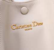 Uubags Dior Medium Signature Bucket Bag Blue Dior Oblique Chambray with Raffia Effect and Light Biscuit Smooth Calfskin - 3