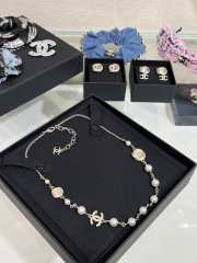 Uubags Chanel Pave CC & Camellia Flower Gold & Pearl Choker - 3