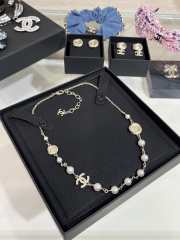 Uubags Chanel Pave CC & Camellia Flower Gold & Pearl Choker - 4