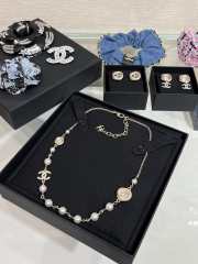 Uubags Chanel Pave CC & Camellia Flower Gold & Pearl Choker - 2