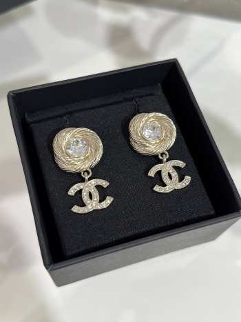 Uubags Chanel Pendant earrings metal & diamantés, gold & crystal