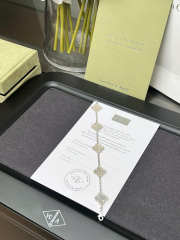 Uubags Van Cleef & Arpels 5 Motif Vintage Alhambra Mother of Pearl 18K White Gold Bracelet - 4