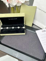 Uubags Van Cleef & Arpels 5 Motif Vintage Alhambra Mother of Pearl 18K White Gold Bracelet - 2