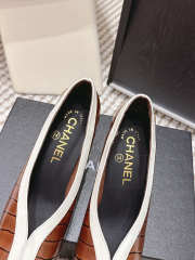 Uubags Chanel pumps in brown crocodile-embossed calf leather  - 2