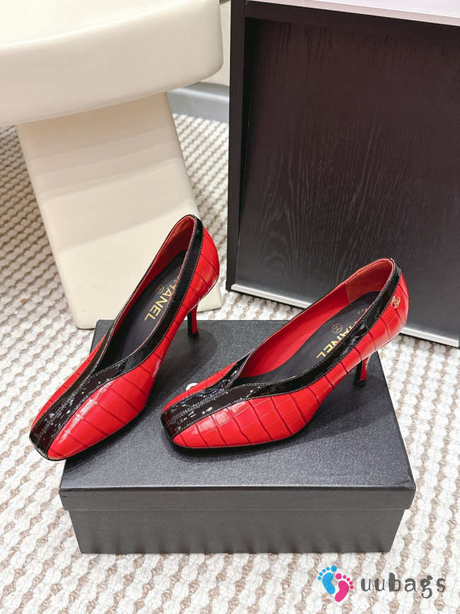 Uubags Chanel pumps in red crocodile-embossed calf leather - 1