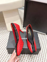 Uubags Chanel pumps in red crocodile-embossed calf leather - 2
