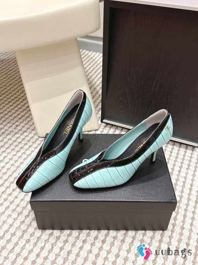 Uubags Chanel pumps in blue crocodile-embossed calf leather - 1