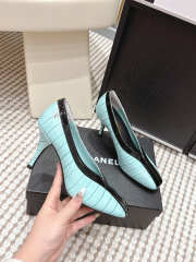 Uubags Chanel pumps in blue crocodile-embossed calf leather - 2