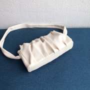 Uubags Elleme Vague pleated leather shoulder bag in white lambskin leather 26cm - 6
