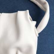 Uubags Elleme Vague pleated leather shoulder bag in white lambskin leather 26cm - 4