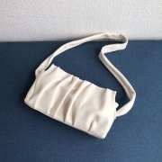 Uubags Elleme Vague pleated leather shoulder bag in white lambskin leather 26cm - 2