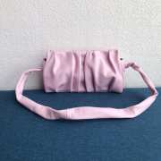 Uubags Elleme Vague pleated leather shoulder bag in pink lambskin leather 26cm - 1