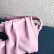 Uubags Elleme Vague pleated leather shoulder bag in pink lambskin leather 26cm - 6