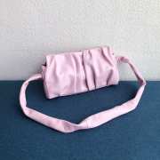 Uubags Elleme Vague pleated leather shoulder bag in pink lambskin leather 26cm - 5