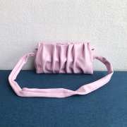 Uubags Elleme Vague pleated leather shoulder bag in pink lambskin leather 26cm - 4