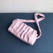 Uubags Elleme Vague pleated leather shoulder bag in pink lambskin leather 26cm - 2