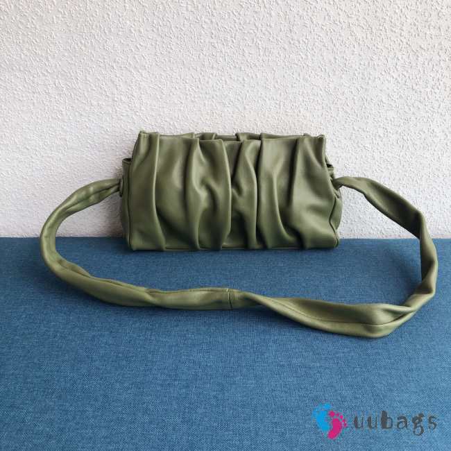 Uubags Elleme Vague pleated leather shoulder bag in green lambskin leather 26cm - 1