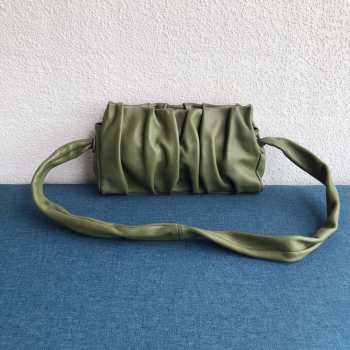 Uubags Elleme Vague pleated leather shoulder bag in green lambskin leather 26cm