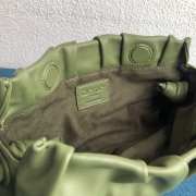 Uubags Elleme Vague pleated leather shoulder bag in green lambskin leather 26cm - 6