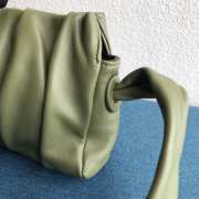 Uubags Elleme Vague pleated leather shoulder bag in green lambskin leather 26cm - 3