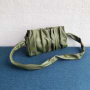 Uubags Elleme Vague pleated leather shoulder bag in green lambskin leather 26cm - 5