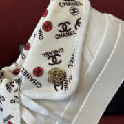 Uubags Chanel Low-Top Sneakers In White Canvas & Logo-Print Fabric - 5