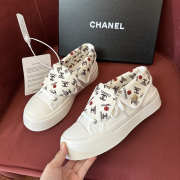 Uubags Chanel Low-Top Sneakers In White Canvas & Logo-Print Fabric - 4