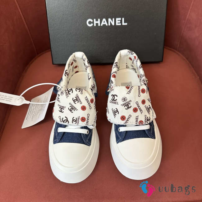 Uubags Chanel Low-Top Sneakers In Blue Denim/ White & Logo-Print Fabric - 1