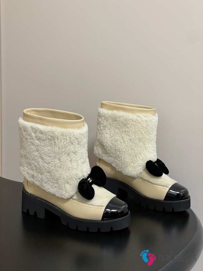  Uubags Chanel Shearling Lambskin, Calfskin, Lambskin & Patent Calfskin In Beige & Black - 1