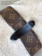 Uubags Louis Vuitton M26245 Pochette Mia Bag In Creme Shearling 14.5x8x22cm - 2