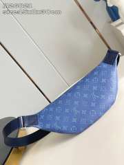 Uubags Louis Vuitton M26821 Rush Bunbag Bag In Blue 30x15x8cm - 3