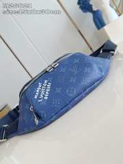 Uubags Louis Vuitton M26821 Rush Bunbag Bag In Blue 30x15x8cm - 2