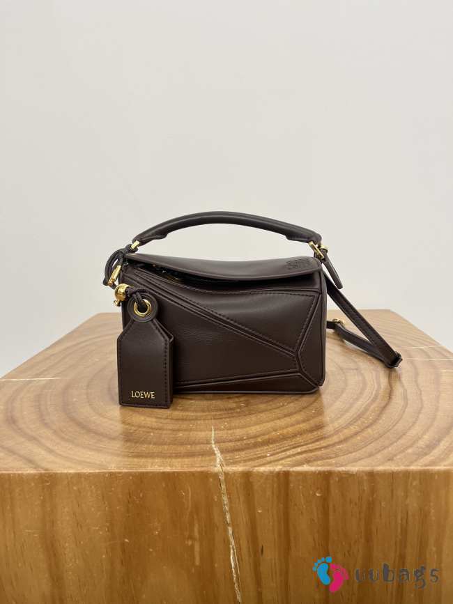 Uubags Loewe Featherlight Small Puzzle Bag (Napalum) In Dark Brownie 17.5x12.5x7.5cm - 1